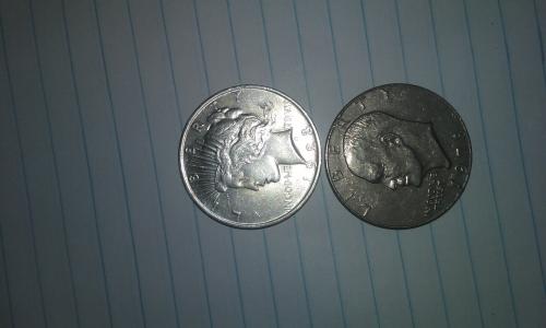 Moneda de un dollar de plata año 1923 y otra - Imagen 1