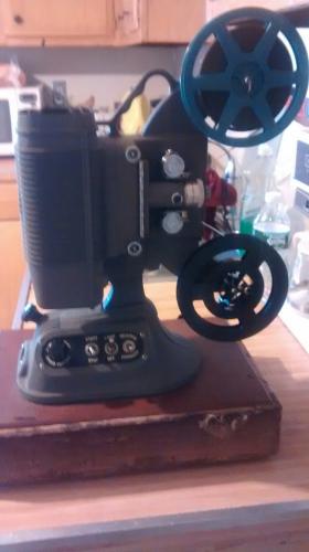 Vendo proyector de películas 8mm antiguo y u - Imagen 2