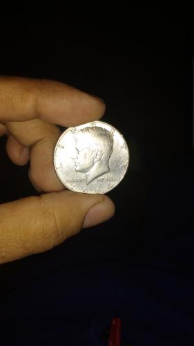 Vendo mi moneda de kenedy de 1964 esta en bue - Imagen 1