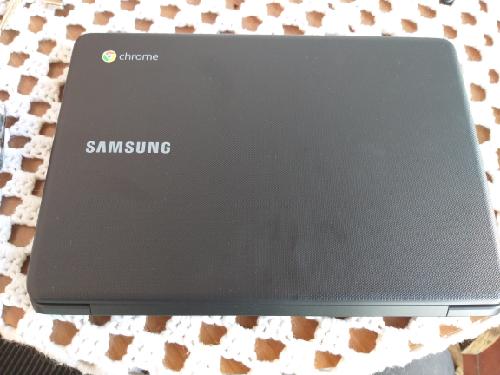 Vendo laptop Samsung con sistema Chrome en 35 - Imagen 2