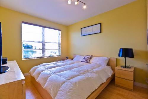 This beautiful and spacious twobedroom apart - Imagen 2
