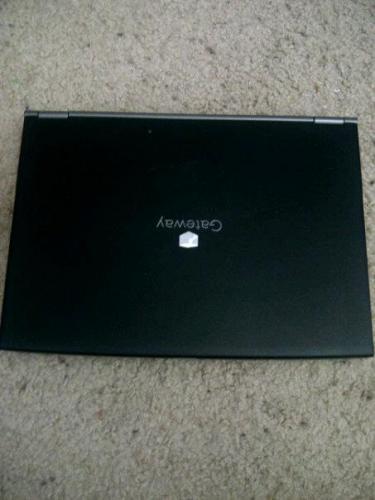 Vendo laptop negra Gateway Windows XP Usada - Imagen 1