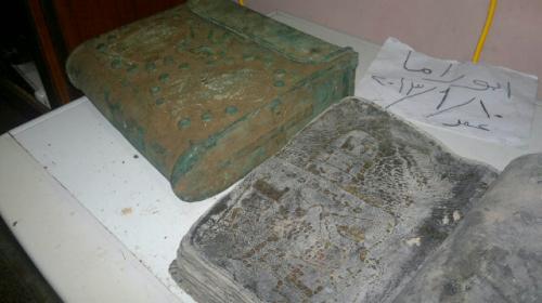 vendo libro antiguo encontrado en una tumba e - Imagen 1