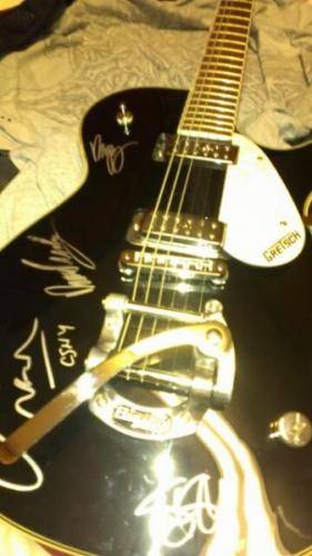 Hola: Tengo una guitarra gretsch firmada por  - Imagen 2