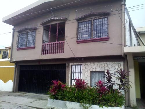 EN EL SALVADOR ganga vendo linda residencia  - Imagen 1
