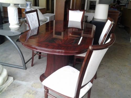 GOOD CONDITIONS DINNING ROOM TABLE MADE IN IT - Imagen 2