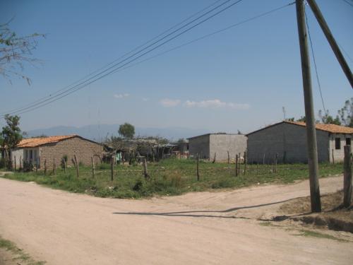 En Honduras Vendo solar: Ubicado a 2 cuadras  - Imagen 2
